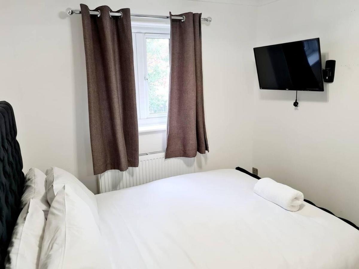 Modern & Spacious - Walk To London Excel- Parking 외부 사진